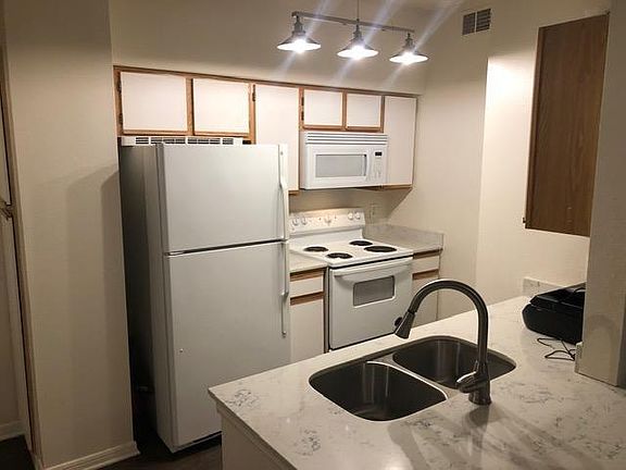 3rd image of 2320 Gracy Farms Ln APT 521