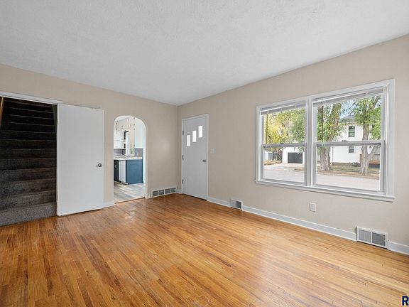 4th image of 1813 E Mulberry St