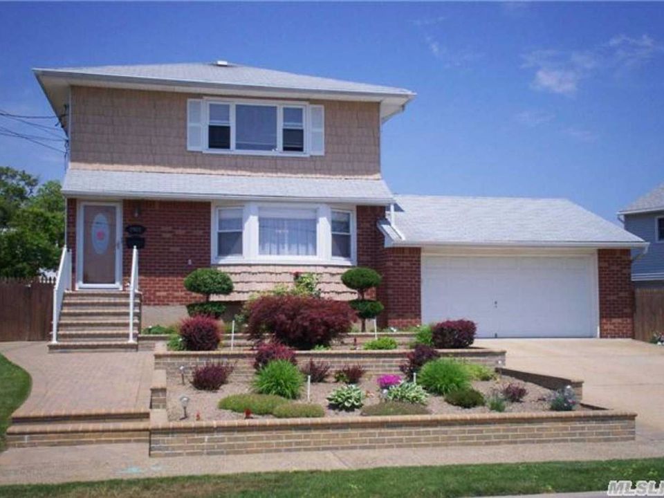 2nd image of 2921 Bellport Ave