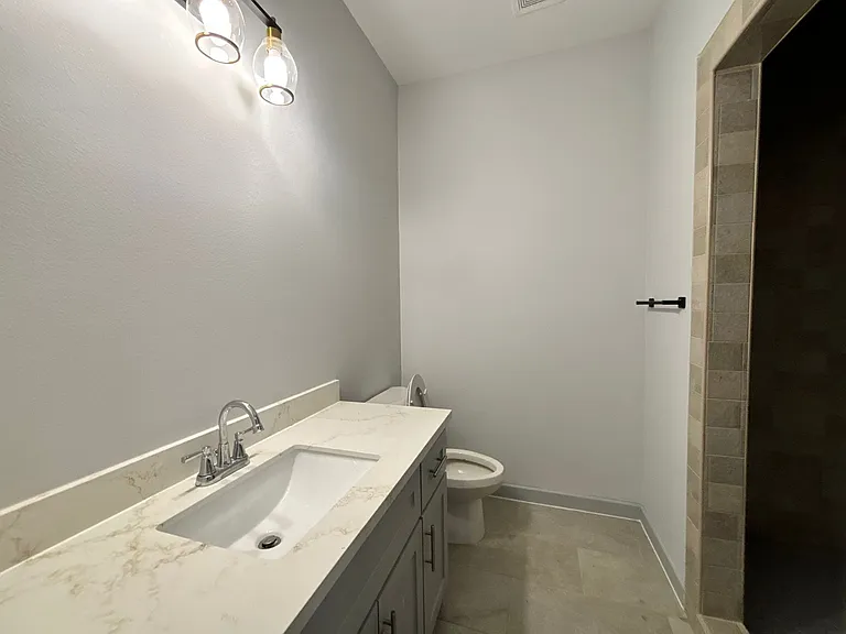 921 Jay Ave — Photo 5