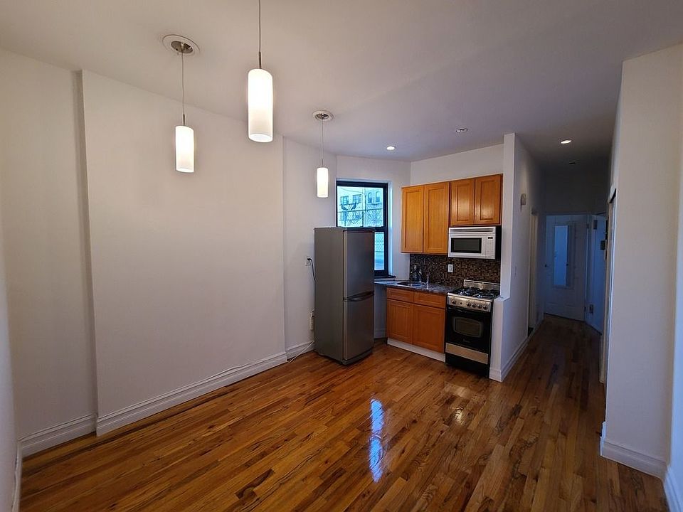 1st image of 611 E 11th St #11