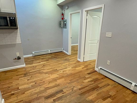 4th image of 658 E 156th St Room 1