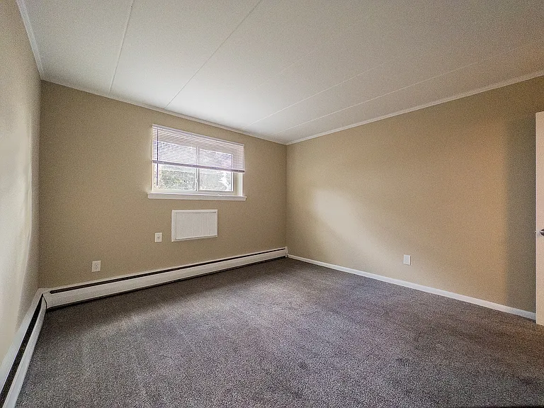 Lincoln Court Apartments — Photo 13