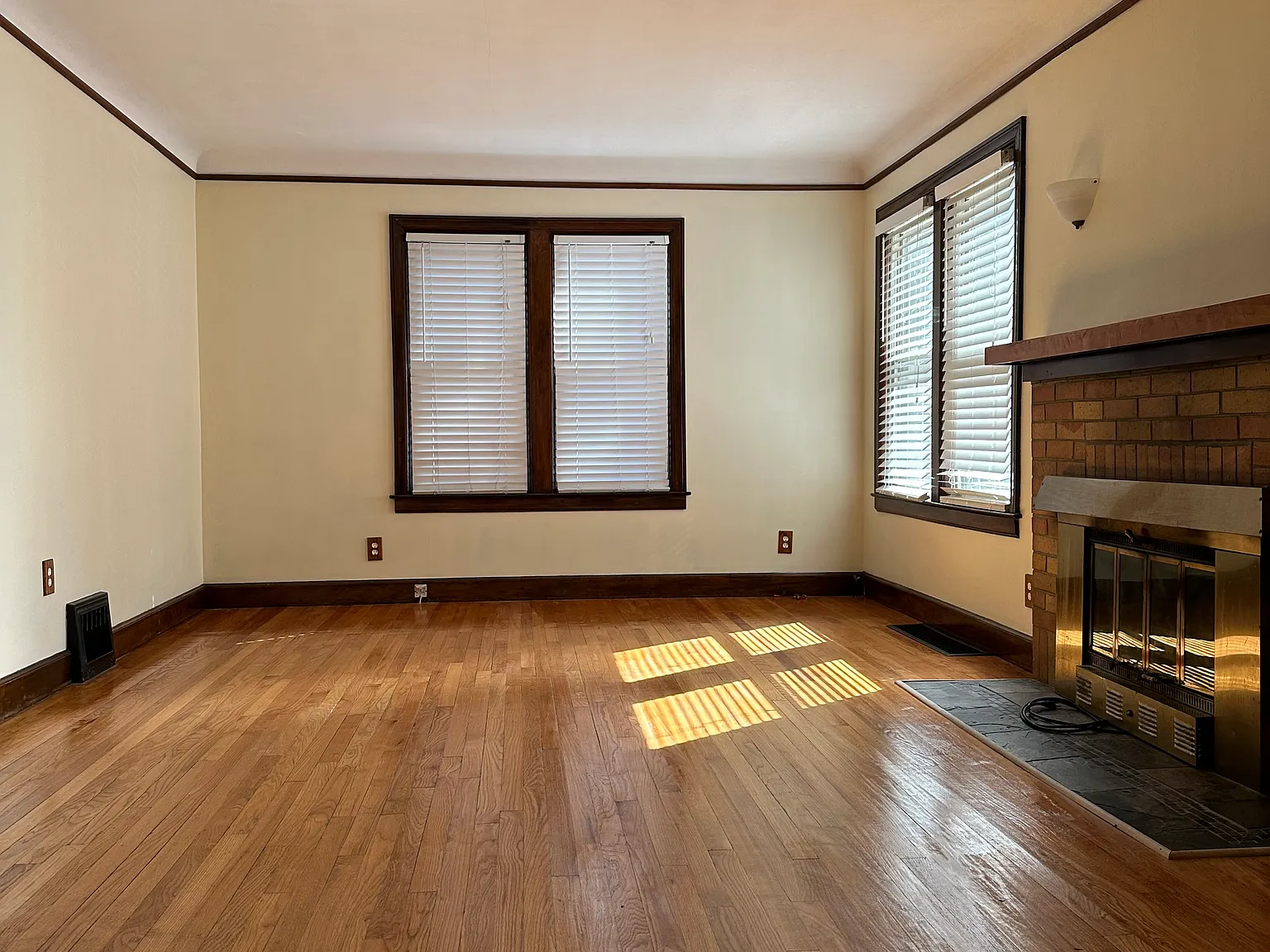 3 bed, 1.5 bath, 1323 sqft, $1,700 — Photo 2