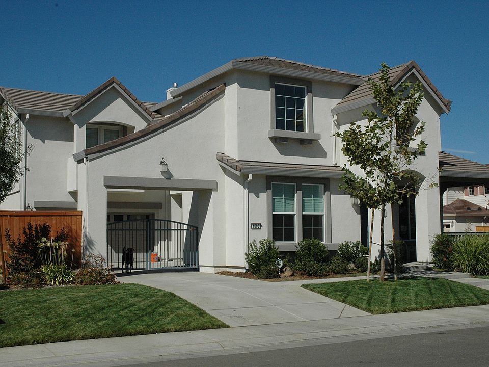 2nd image of 1568 Montrose Ln