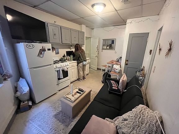 2nd image of 9 Myrtle St APT 4