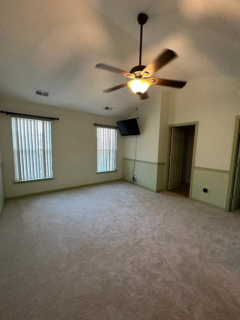 3 bed, 2.5 bath, 1452 sqft, $2,100 — Photo 3