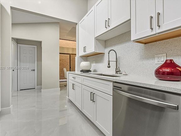 5th image of 22708 Meridiana Dr