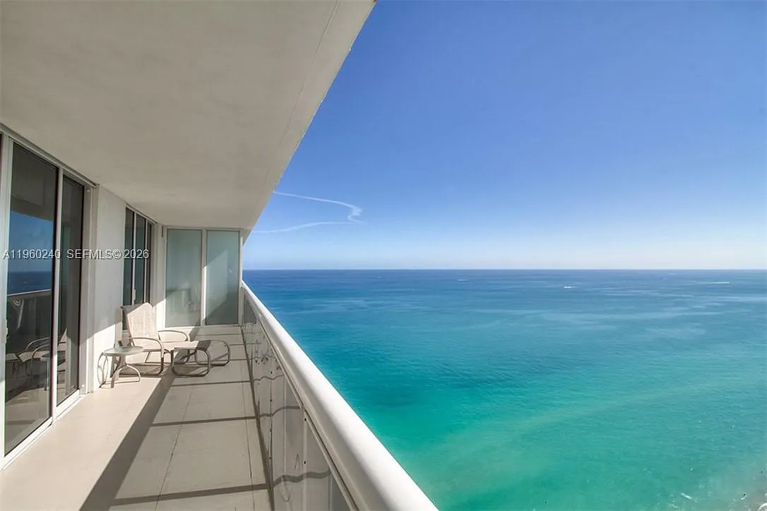 Beach Club Two — Photo 1