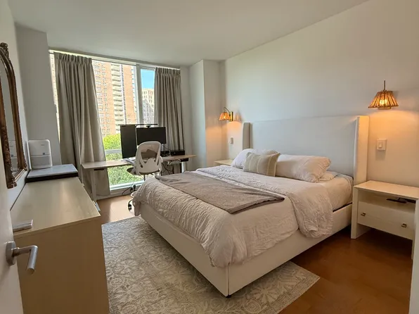 200 Chambers Street 5L image 3 of 8