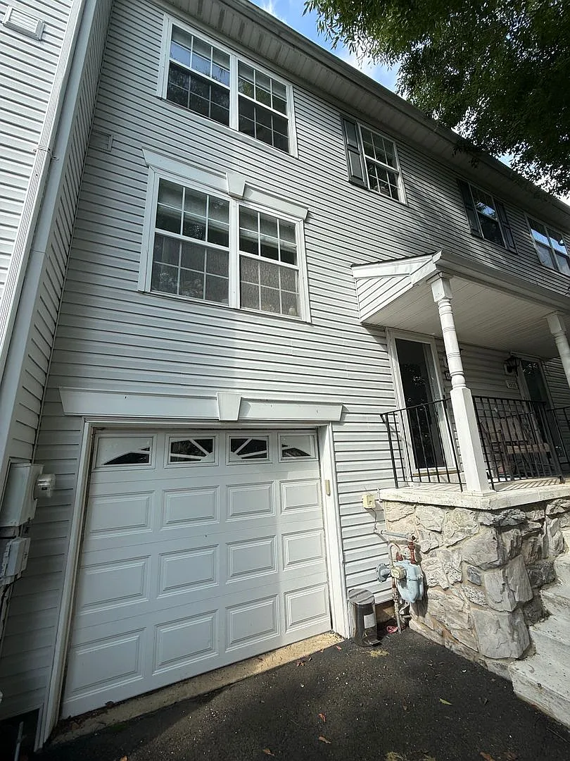 3 Bed - 1.5 Bath Patriot's Ridge Townhome in Central Bucks School District — Photo 1