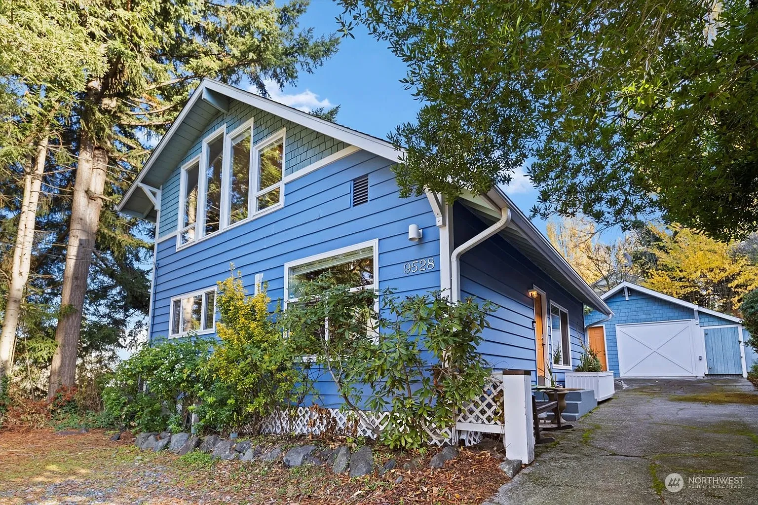 9528 3rd Ave NE photo 1