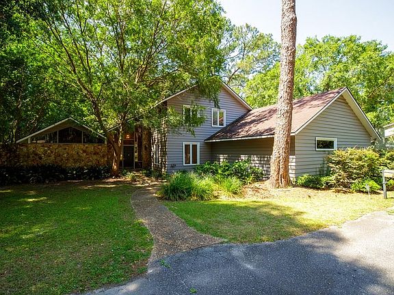 2nd image of 2533 Jerry Jones Dr
