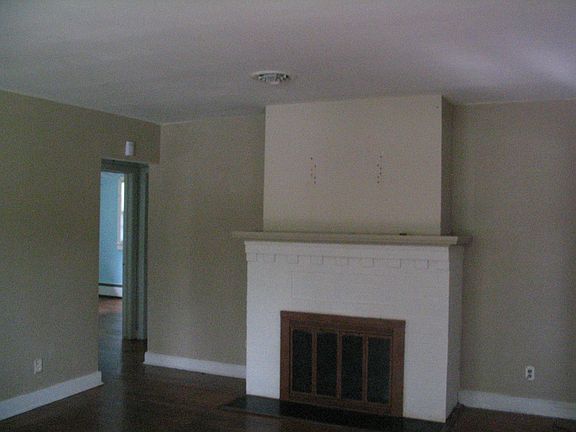 Fireplace/Living Room