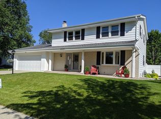 N77W5385 Bywater Ln, Cedarburg, WI