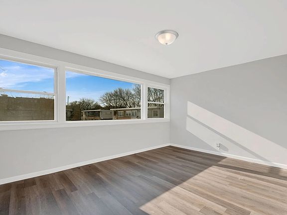 4th image of 50 E 37th St