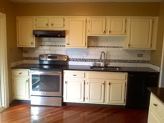 5th image of 4156 Portage Ln