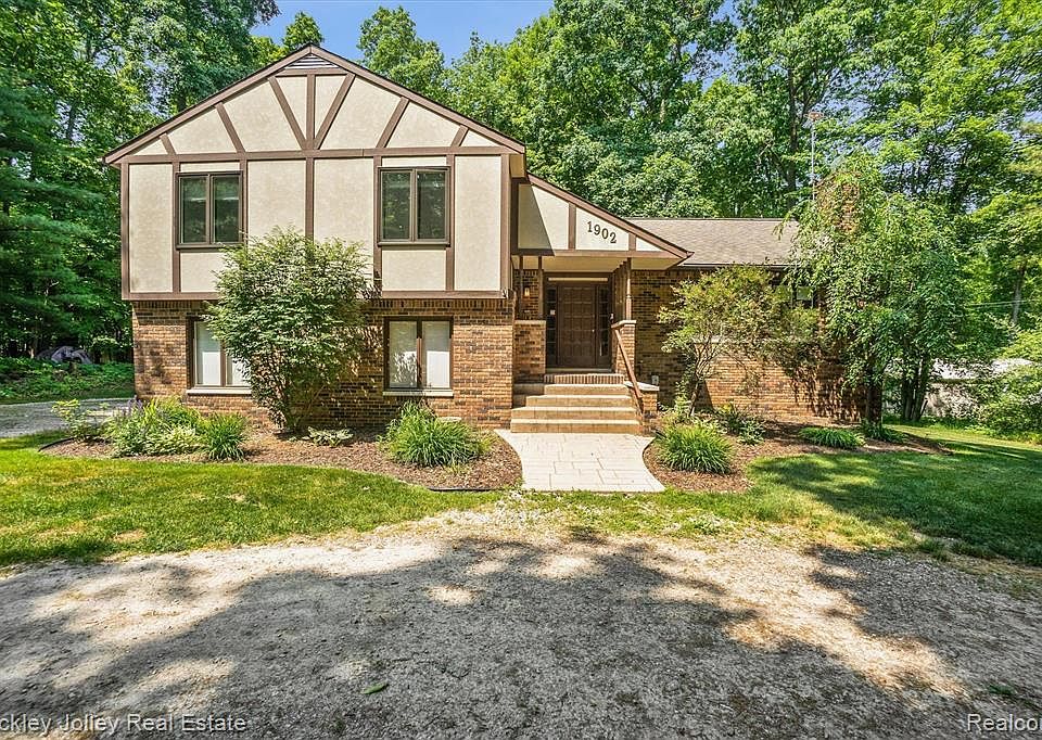 1902 Corlett Rd, Brighton, MI 48114 Zillow