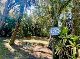 109 Beechers Point Dr, Welaka, FL 32193