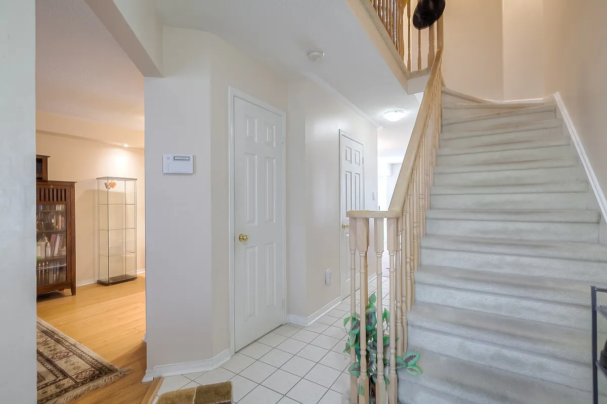 Building Photo - 2555 Thomas St #107