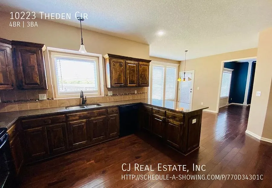 4 bed, 2.5 bath, $2,450 — Photo 4
