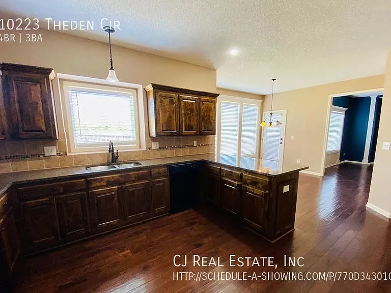 10223 Theden Cir — Photo 4
