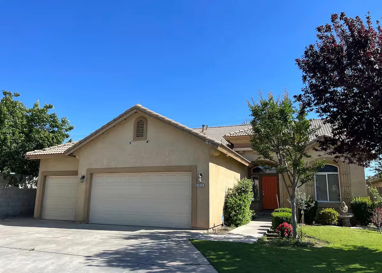4 bed, 2091 sqft, $4,500 — Photo 2