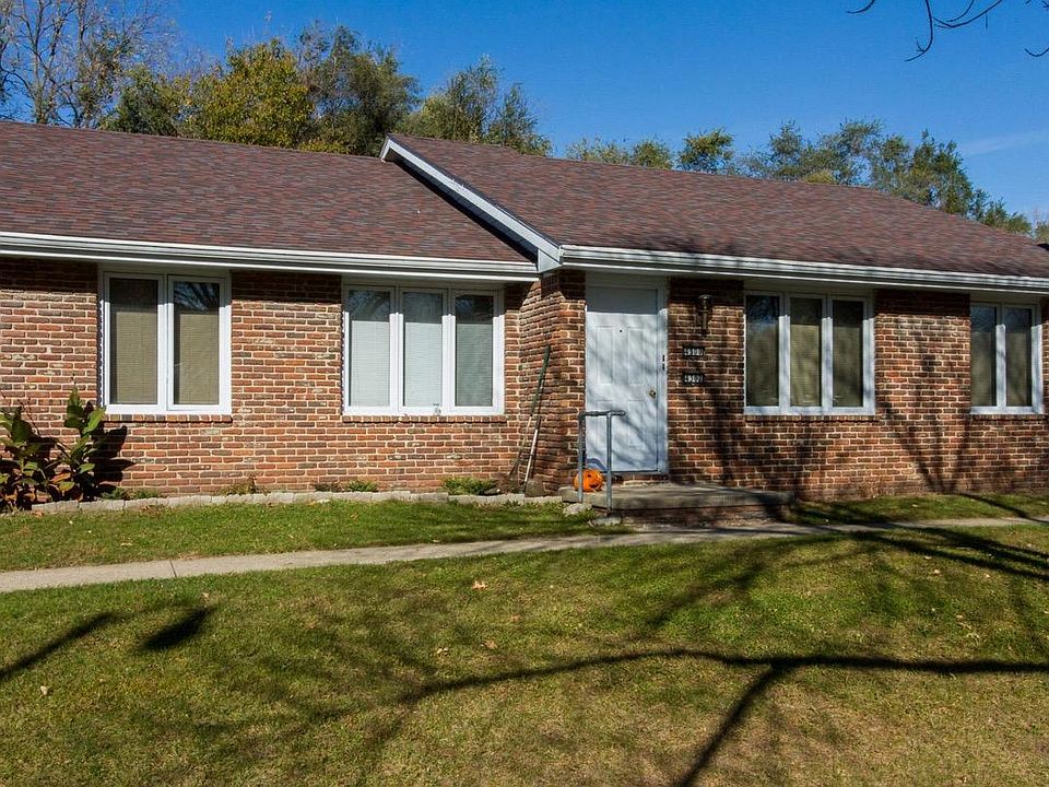 Ranch duplex with walk out basement to wooded crick