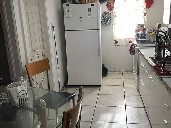 3rd image of 204 Gordon St #3