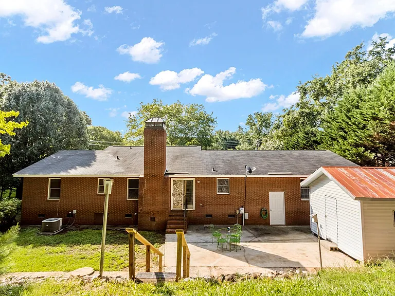114 Fisher Dr — Photo 8