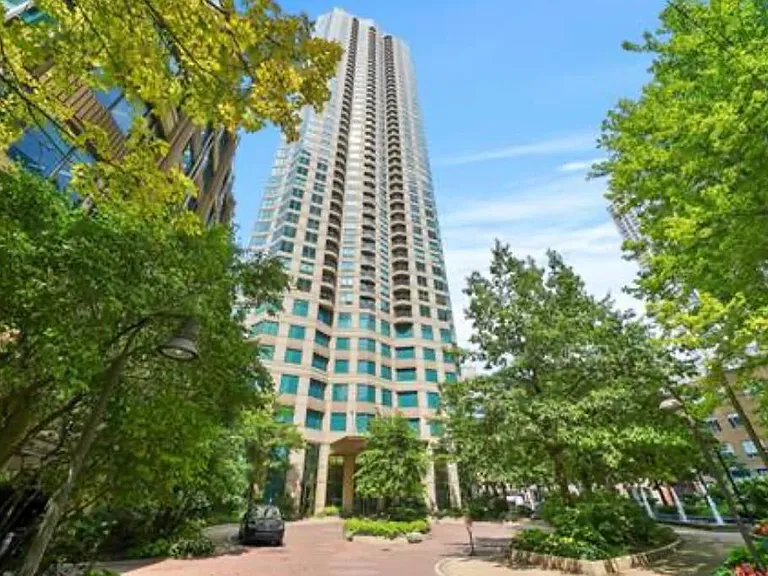 400 N La Salle Dr #3201 — Photo 13