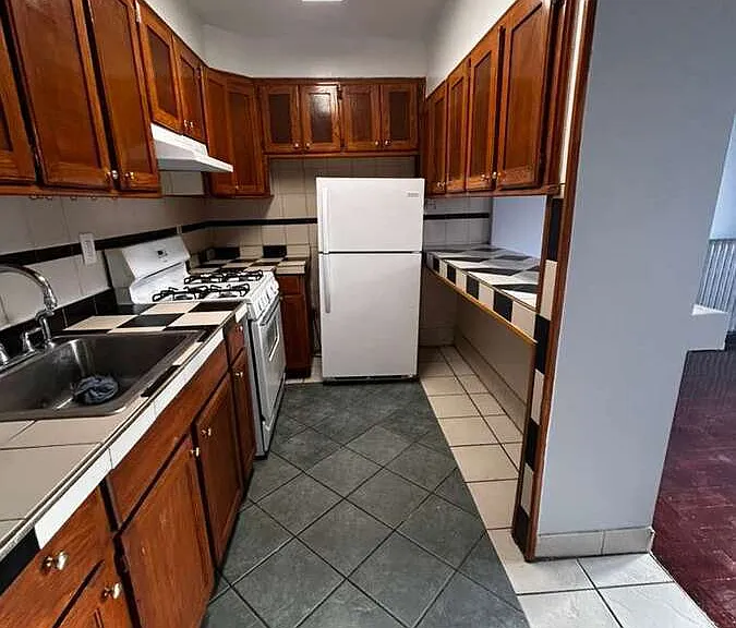 138 Hawthorne Ave — Photo 4