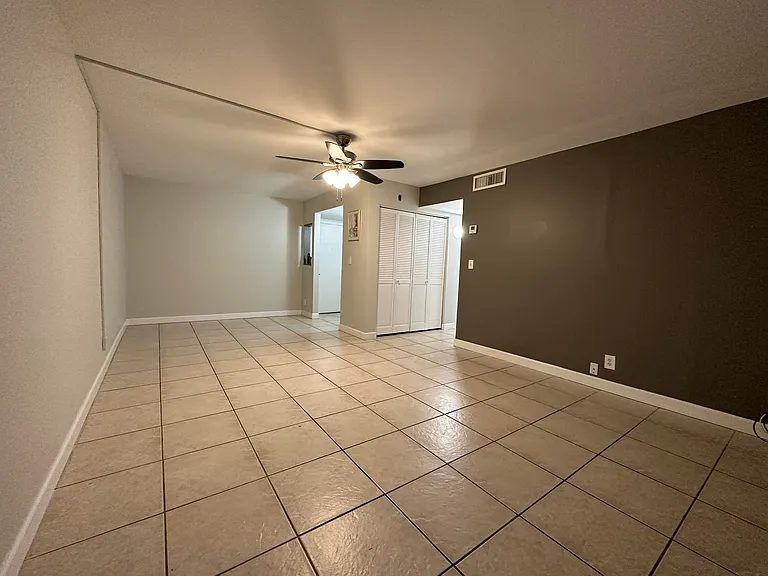 555 SE 8th St #151 — Photo 10