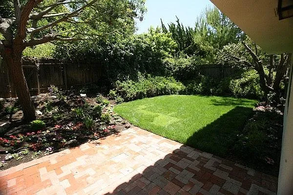 Primary Photo - 28614 Coveridge Dr