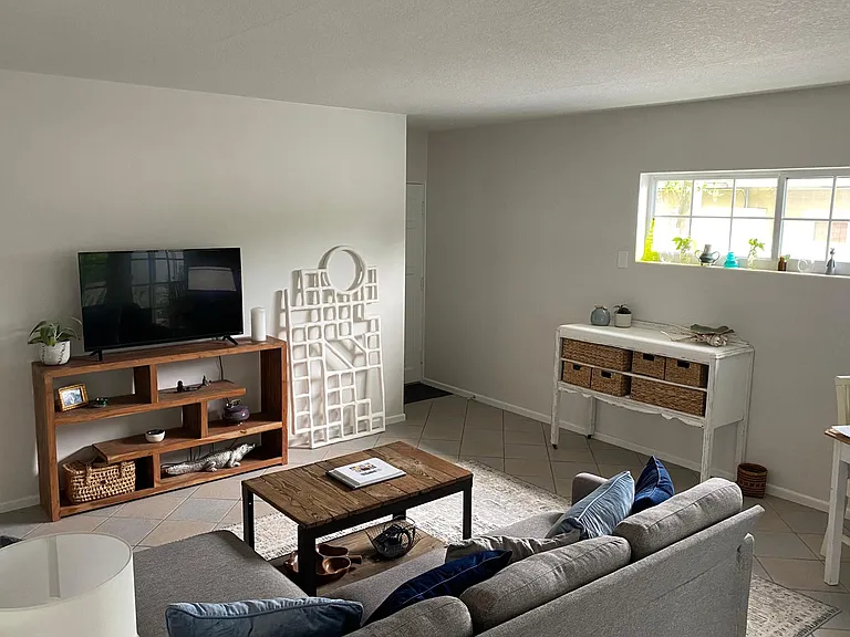 820 Huntington Ct — Photo 3