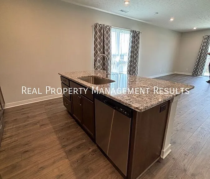 4814 Alaina Dr — Photo 6