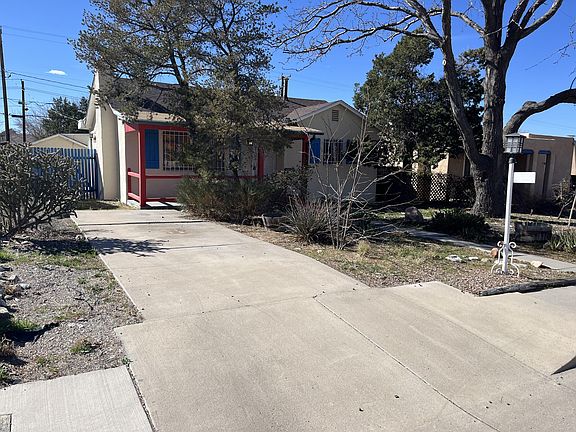 3rd image of 1213 Princeton Dr SE