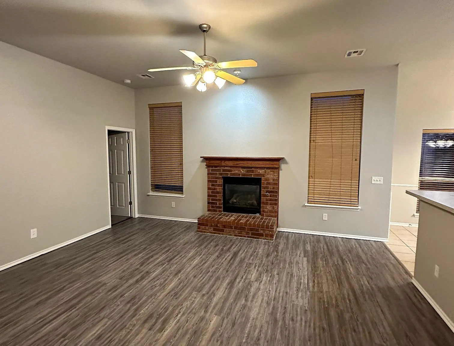 3 bed, 1400 sqft, $1,650 — Photo 3