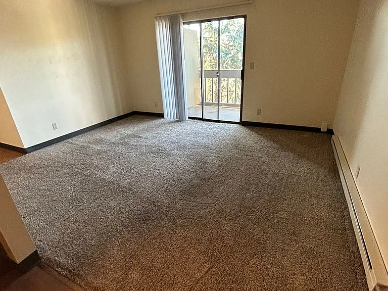 230 W Broadway St — Photo 14