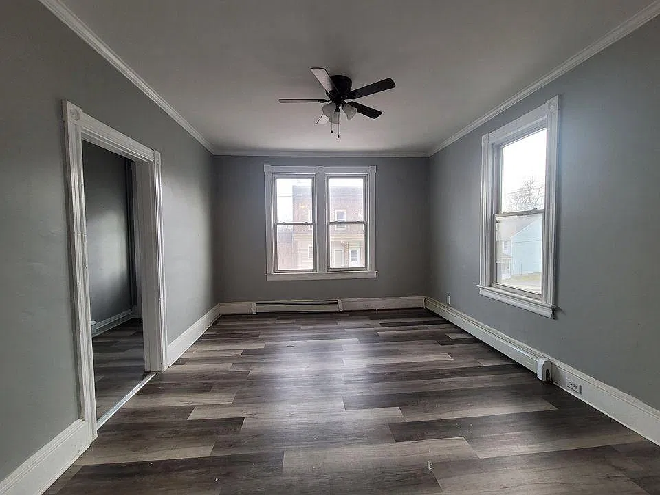 4 bed, 1.5 bath, 1500 sqft, $2,500 — Photo 2