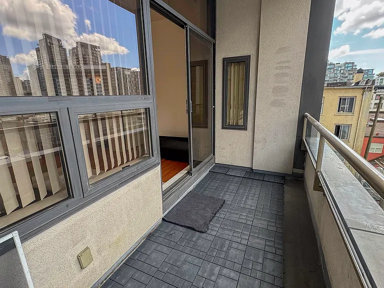 1010 Howe St #409 — Photo 14