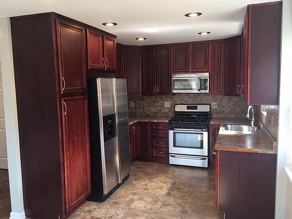 2nd image of 9121 Skokie Blvd #2