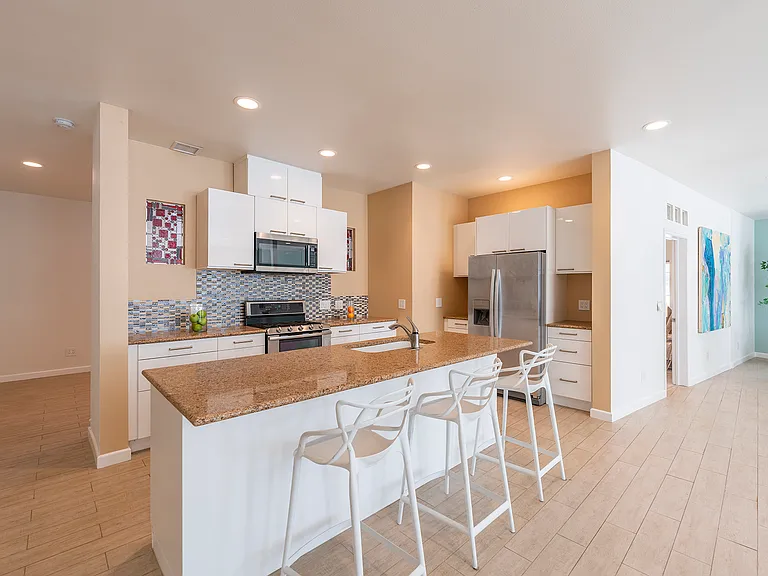 320 S Del Giorgio Rd — Photo 3