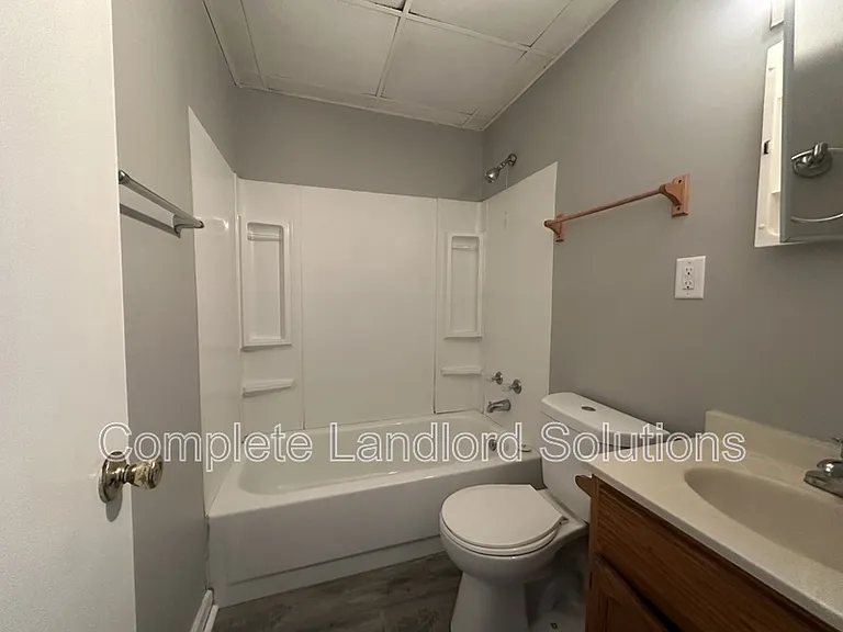 1358 Chestnut St #2 — Photo 4