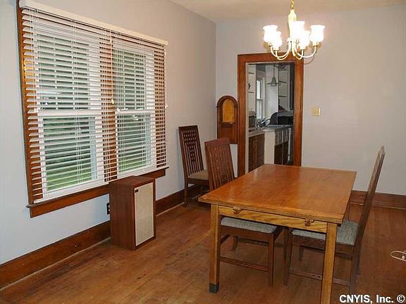 5th image of 1357 Oak St