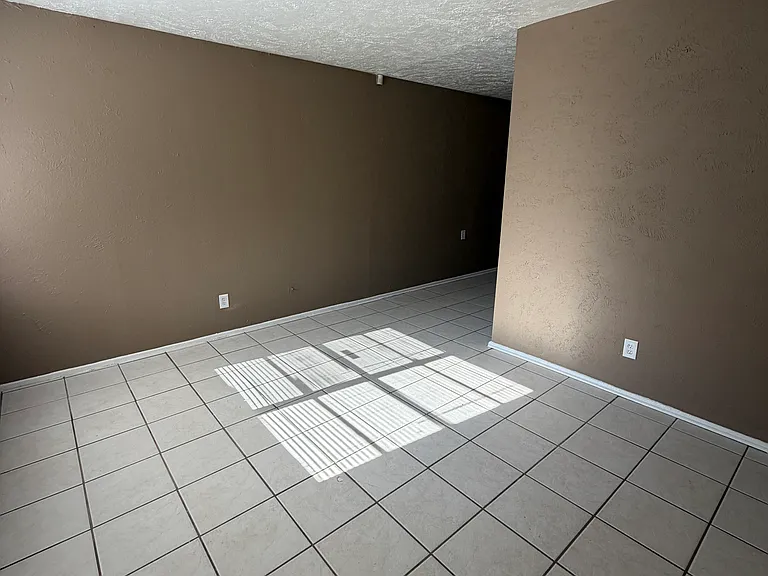 820 Milam Dr — Photo 10