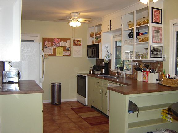 kitchen w/ new tile floor