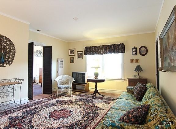 3rd image of 4712 N Melvina Ave