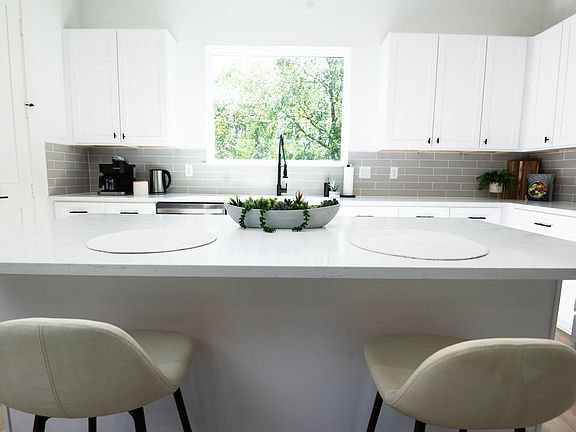 Another shot of the kitchen from the breakfast bar area.
