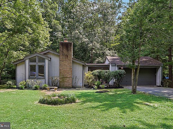 3rd image of 6114 Occoquan Forest Dr